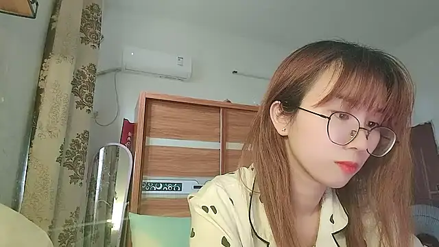 Snapshot of Lili_666 chatting on 05-21-26, 03:35 Lili 666 online show from 05-21-26, 03:35