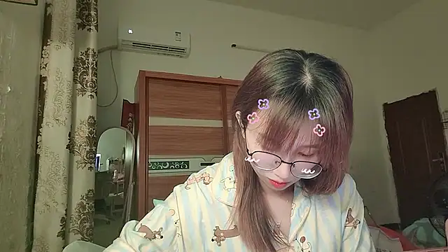 Snapshot of Lili_666 chatting on 05-24-26, 03:50 Lili 666 online show from 05-24-26, 03:50
