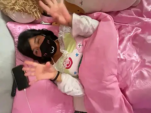 Snapshot of Onlypawzz chatting on 03-24-26, 04:23 Onlypawzz online show from 03-24-26, 04:23