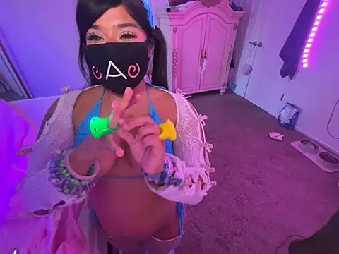 Snapshot of Onlypawzz chatting on 03-30-26, 02:01 Onlypawzz online show from 03-30-26, 02:01