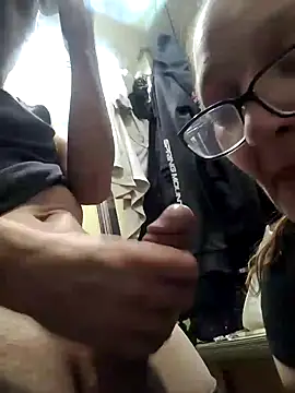 ILUV2TUCHMYKITTY online show from 11-30-25, 02:54