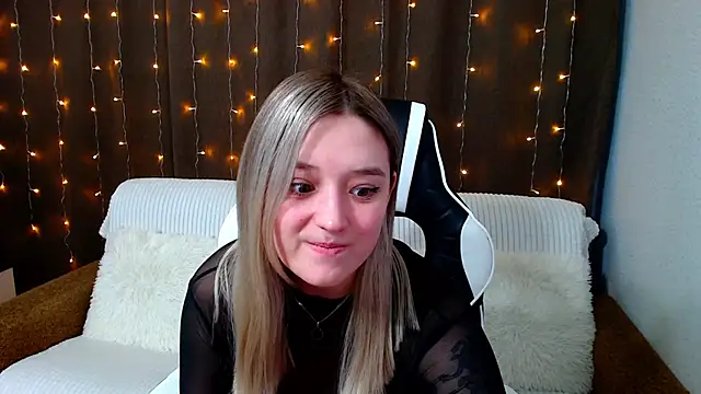 Snapshot of JessRosen chatting on 01-10-25, 04:33 JessRosen online show from 01-10-25, 04:33