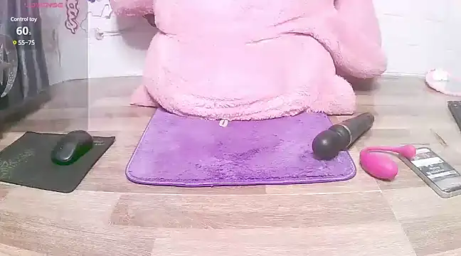 Snapshot of Grainne2K chatting on 01-25-25, 10:50 Grainne2K online show from 01-25-25, 10:50