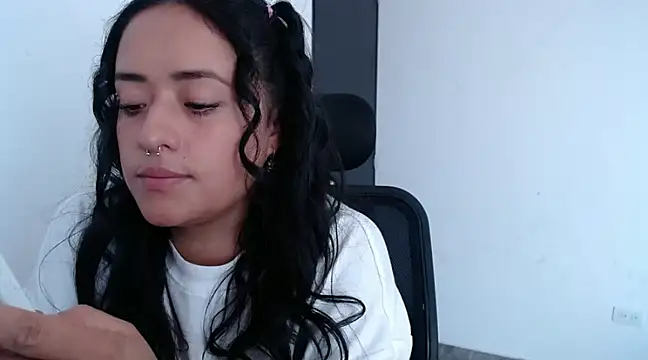 jjulietha95 online show from 01-31-25, 02:39