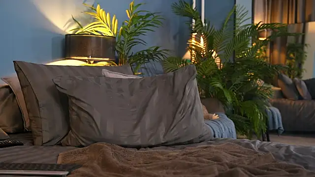  keeti  online show from 10-23-25, 03:33