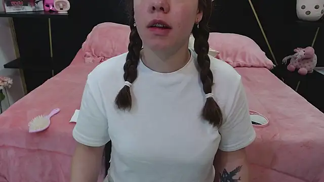 Snapshot of DanniAbbey chatting on 03-10-25, 11:42 DanniAbbey online show from 03-10-25, 11:42