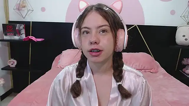 Snapshot of DanniAbbey chatting on 03-18-25, 02:59 DanniAbbey online show from 03-18-25, 02:59