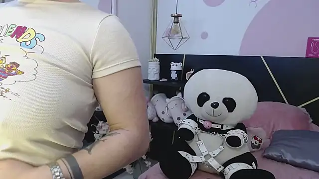 Snapshot of DanniAbbey chatting on 10-25-25, 11:51 DanniAbbey online show from 10-25-25, 11:51