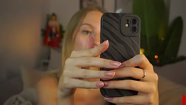 Snapshot of MickeyMyers chatting on 01-09-25, 11:47 MickeyMyers online show from 01-09-25, 11:47