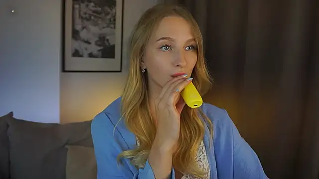 Snapshot of MickeyMyers chatting on 01-19-25, 05:39 MickeyMyers online show from 01-19-25, 05:39