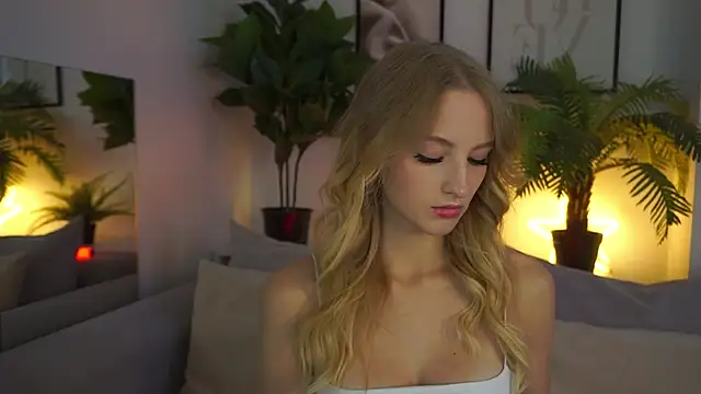 Snapshot of MickeyMyers chatting on 01-24-25, 11:37 MickeyMyers online show from 01-24-25, 11:37