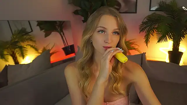 Snapshot of MickeyMyers chatting on 01-25-25, 02:47 MickeyMyers online show from 01-25-25, 02:47