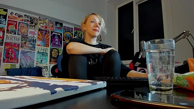 LylithSkye online show from 01-04-25, 02:56