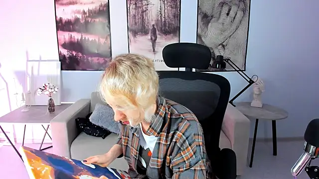 LylithSkye online show from 01-08-25, 08:38