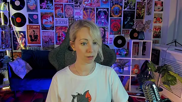 LylithSkye online show from 01-16-25, 10:32