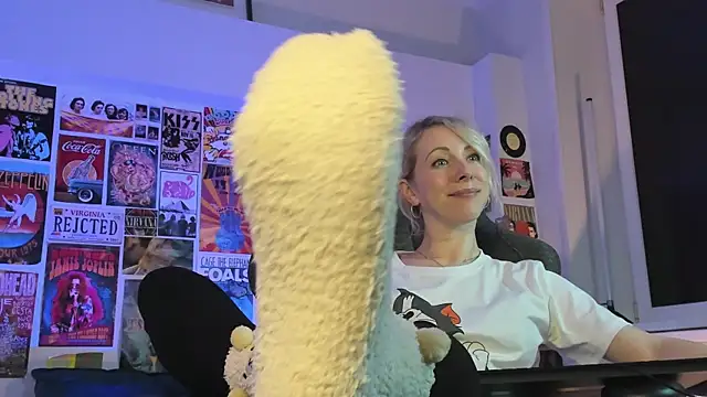 LylithSkye online show from 01-16-25, 04:39