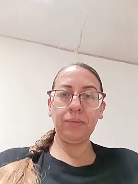 Snapshot of miss_hanna07 chatting on 05-12-26, 04:04 miss hanna07 online show from 05-12-26, 04:04
