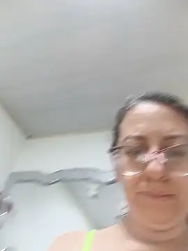 Snapshot of miss_hanna07 chatting on 06-08-26, 04:18 miss hanna07 online show from 06-08-26, 04:18