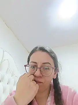 Snapshot of miss_hanna07 chatting on 07-12-26, 02:41 miss hanna07 online show from 07-12-26, 02:41