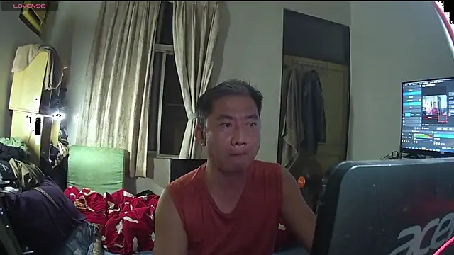 Snapshot of YuHsuant chatting on 03-11-25, 06:41 YuHsuant online show from 03-11-25, 06:41