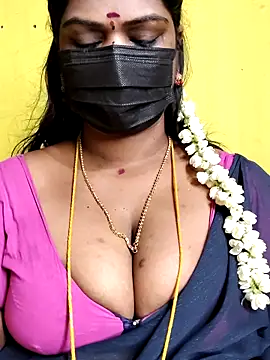 Snapshot of mayaa2u chatting on 05-18-26, 04:07 mayaa2u online show from 05-18-26, 04:07