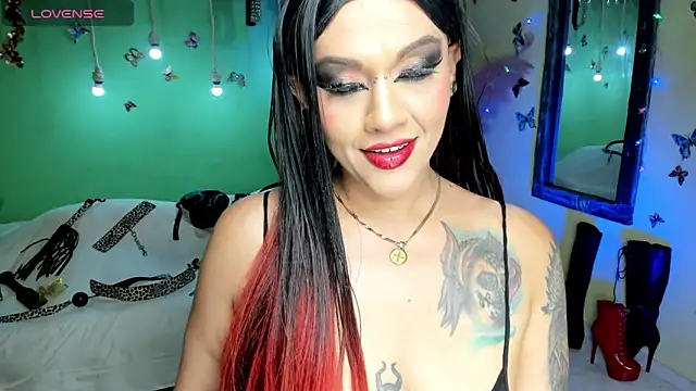 Snapshot of angelina_james_ chatting on 05-09-26, 11:10 angelina james online show from 05-09-26, 11:10