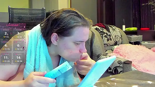 1lindsey1 online show from 09-10-25, 12:54