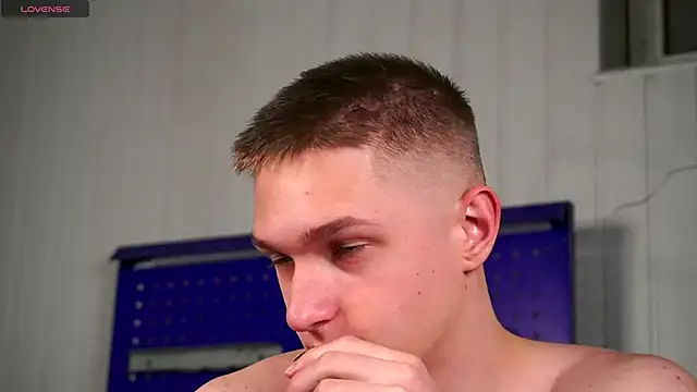 dustyn fox online show from 12-15-25, 03:05