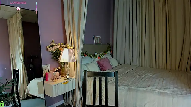 Snapshot of Dearly_Emily chatting on 04-10-26, 05:28 Dearly Emily online show from 04-10-26, 05:28