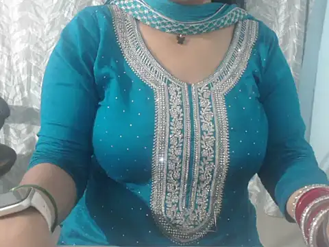 Snapshot of cute-priy chatting on 01-23-25, 05:13 cute-priy online show from 01-23-25, 05:13