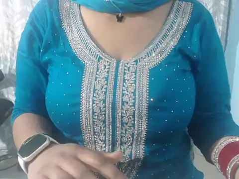 Snapshot of cute-priy chatting on 01-23-25, 09:08 cute-priy online show from 01-23-25, 09:08