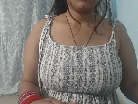 Snapshot of cute-priy chatting on 02-08-25, 12:28 cute-priy online show from 02-08-25, 12:28