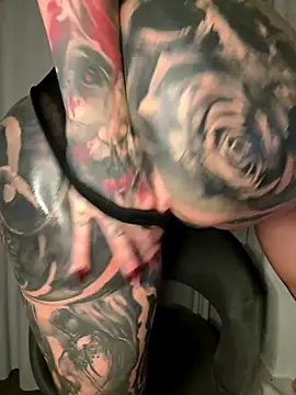 Snapshot of redNatified chatting on 11-29-25, 09:18 redNatified online show from 11-29-25, 09:18