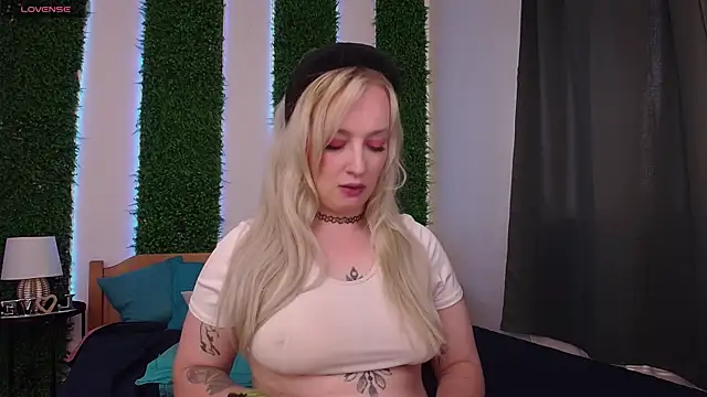 Snapshot of Nicole__Aniston_ chatting on 09-28-25, 08:52 Nicole  Aniston  online show from 09-28-25, 08:52