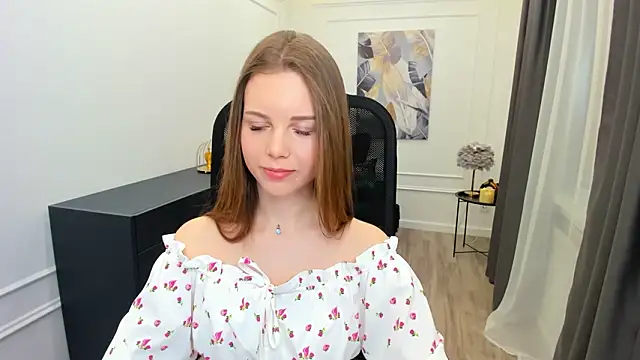 Snapshot of MileyWings chatting on 03-08-26, 11:36 MileyWings online show from 03-08-26, 11:36