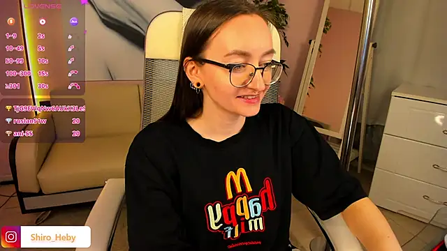 Snapshot of ShiroHeby chatting on 02-07-25, 06:45 ShiroHeby online show from 02-07-25, 06:45