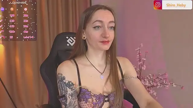 Snapshot of ShiroHeby chatting on 12-18-25, 01:17 ShiroHeby online show from 12-18-25, 01:17