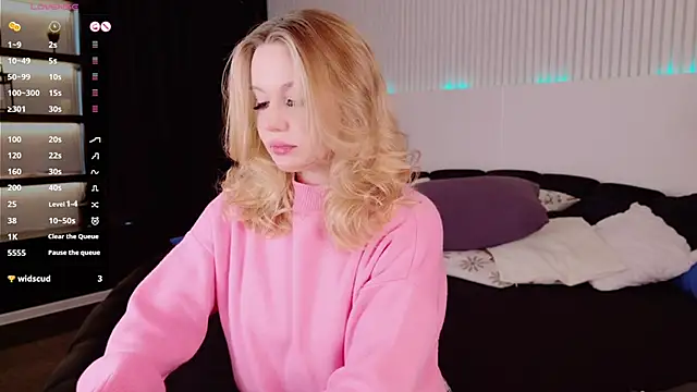 Snapshot of AliceMorr chatting on 12-14-24, 08:34 AliceMorr online show from 12-14-24, 08:34