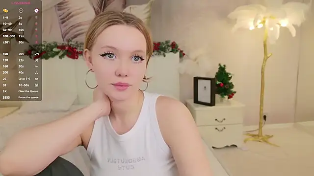 Snapshot of AliceMorr chatting on 12-23-24, 06:37 AliceMorr online show from 12-23-24, 06:37