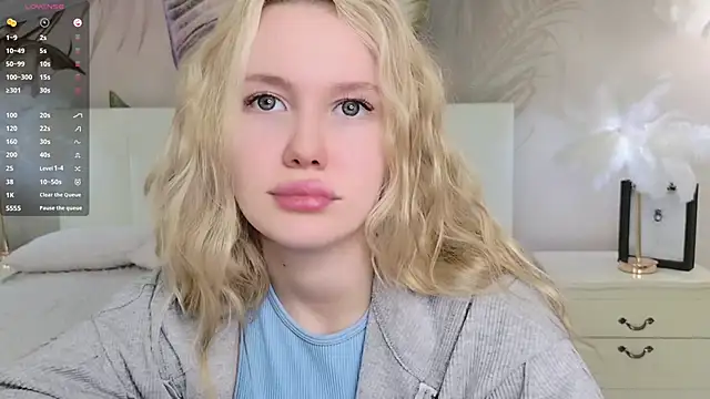Snapshot of AliceMorr chatting on 02-02-25, 12:13 AliceMorr online show from 02-02-25, 12:13