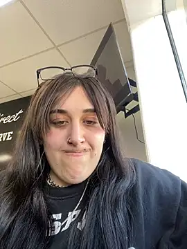 ThicBunz online show from 03-18-25, 08:37