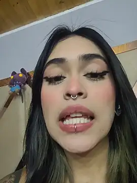 Snapshot of AliceMiller_2 chatting on 11-29-25, 06:05 AliceMiller 2 online show from 11-29-25, 06:05