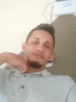 Snapshot of dotado20robson chatting on 11-12-25, 07:46 dotado20robson online show from 11-12-25, 07:46