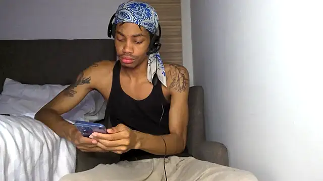 Snapshot of Skinnyblackman chatting on 05-02-26, 12:48 Skinnyblackman online show from 05-02-26, 12:48