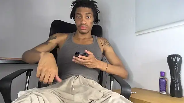 Snapshot of Skinnyblackman chatting on 05-22-26, 04:19 Skinnyblackman online show from 05-22-26, 04:19