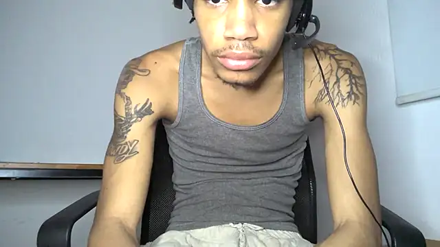 Snapshot of Skinnyblackman chatting on 06-03-26, 05:43 Skinnyblackman online show from 06-03-26, 05:43