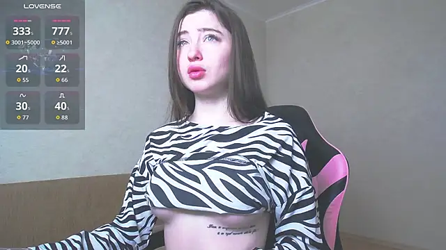 Snapshot of Luxuryalma chatting on 04-23-26, 10:25 Luxuryalma online show from 04-23-26, 10:25