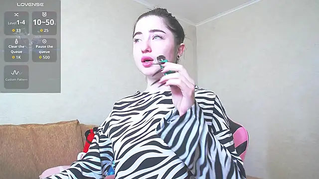 Snapshot of Luxuryalma chatting on 05-05-26, 06:54 Luxuryalma online show from 05-05-26, 06:54