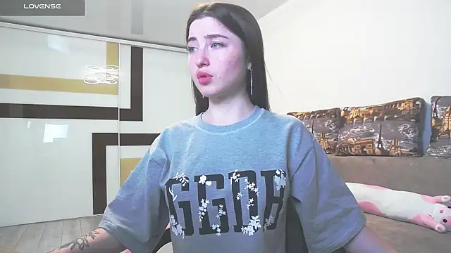 Snapshot of Luxuryalma chatting on 06-01-26, 06:42 Luxuryalma online show from 06-01-26, 06:42