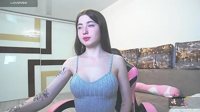 Snapshot of Luxuryalma chatting on 06-05-26, 11:32 Luxuryalma online show from 06-05-26, 11:32